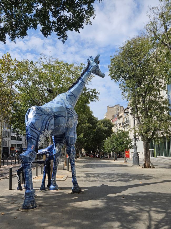 Blaue Giraffen auf dem Boulevard La Canebière