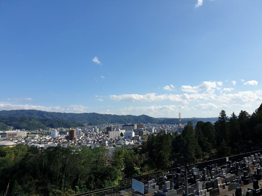 这个观景点正对着
