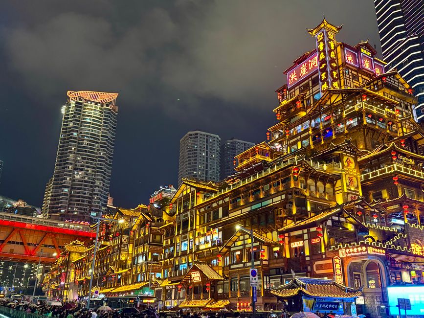 With the Bullet Trains 🚅
CHINA 🇨🇳 & JAPAN 🇯🇵 Discovering      
Part 3: Chongqing