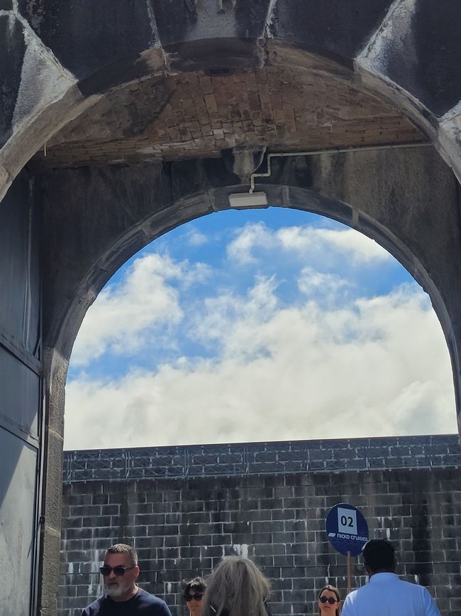 Tag 132 und 133 von 175: Kreuzfahrt rund um die Welt - Port Louis/Mauritius - geänderte Route - weiträumige Umfahrung der Krisengebiete