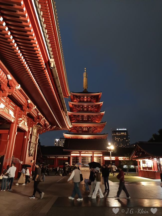 Tokyo
Asakusa al chiaro di luna
