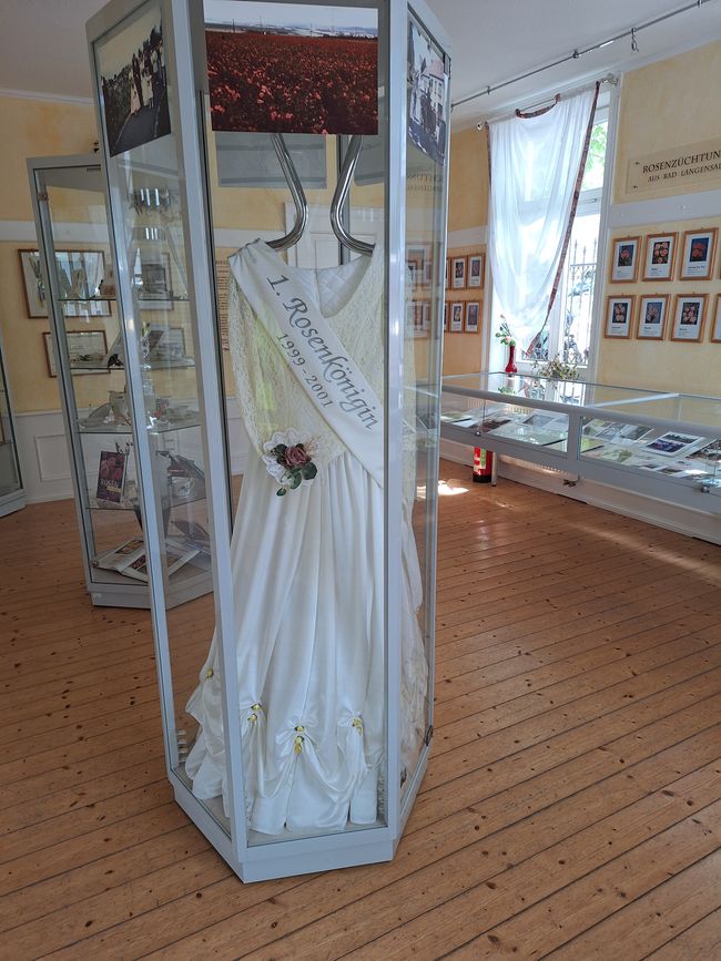 Kleid der Rosenkönigin 1999-2001