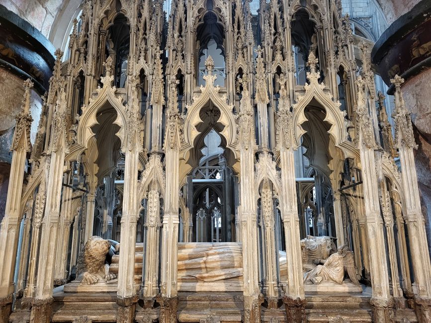 Tomb of Edward II 