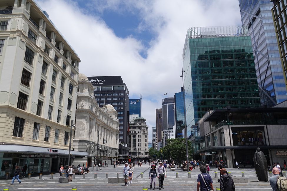 Rivage du port et skyline d'Auckland ....