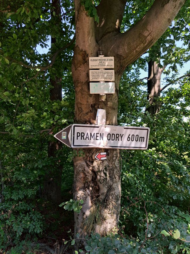 Links durch Militärgebiet