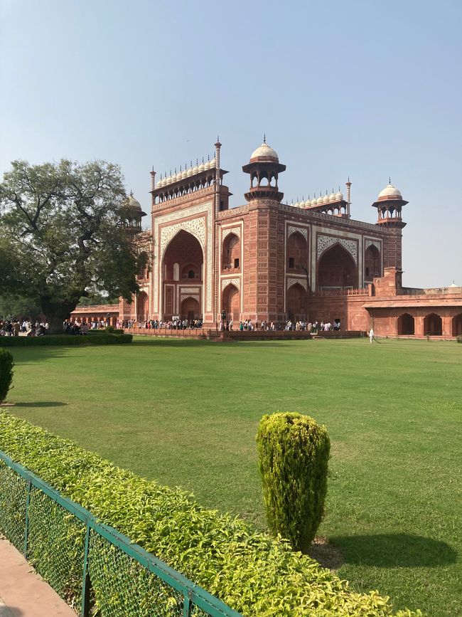 Entrance gate