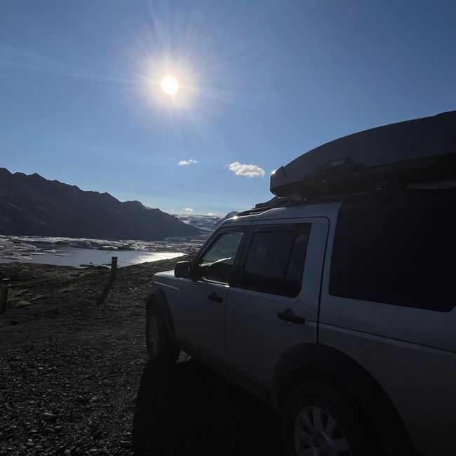 Faire du kayak sur le lac glaciaire