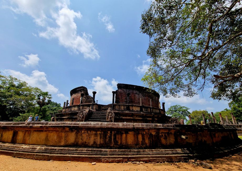 Polonnaruwa - 1000 años de historia y algo aprendido.