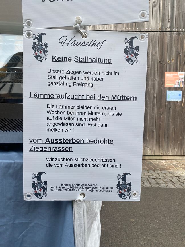 Nicht nur das Wappen war schön, auch der Hinweis auf die Aufzucht der Ziegenkinder