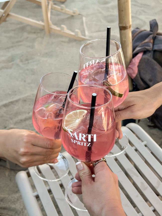 Sarti Spritz & cheers 