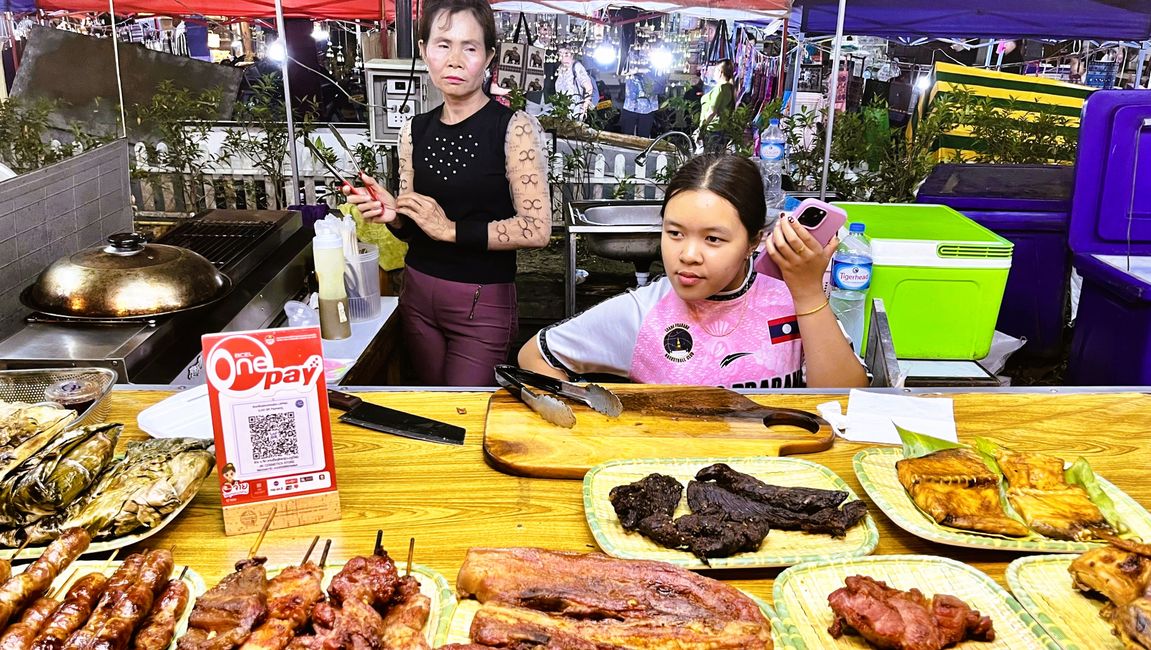 夜市的美食广场