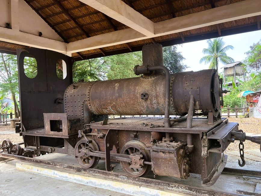 Locomotora en exhibición en Don Khon