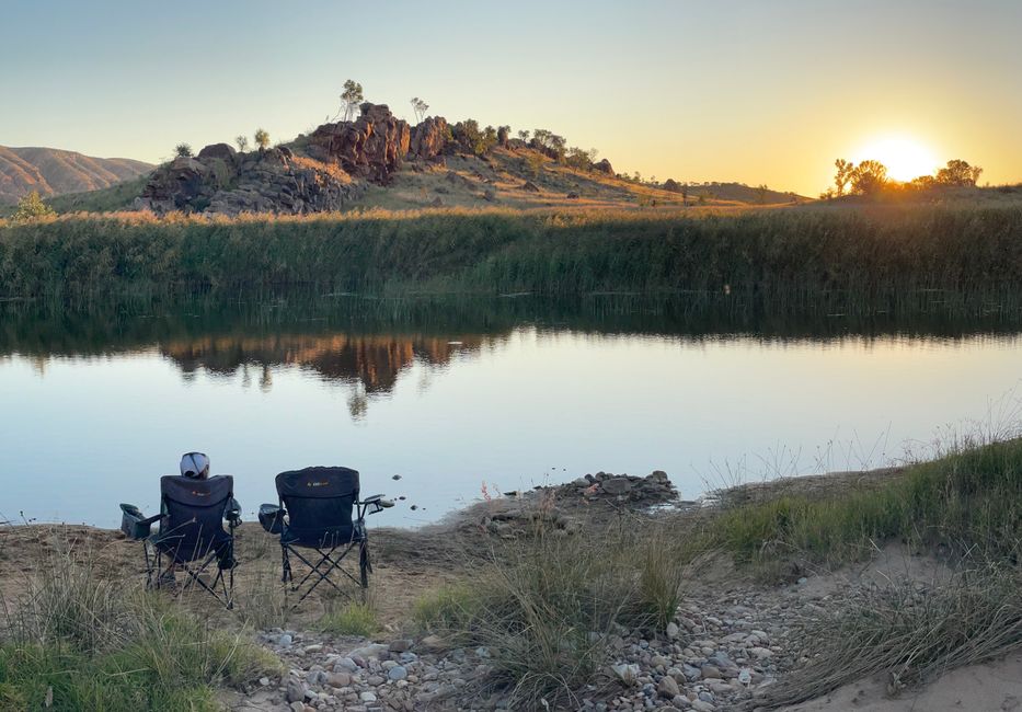 Feierabendbier am Finke River