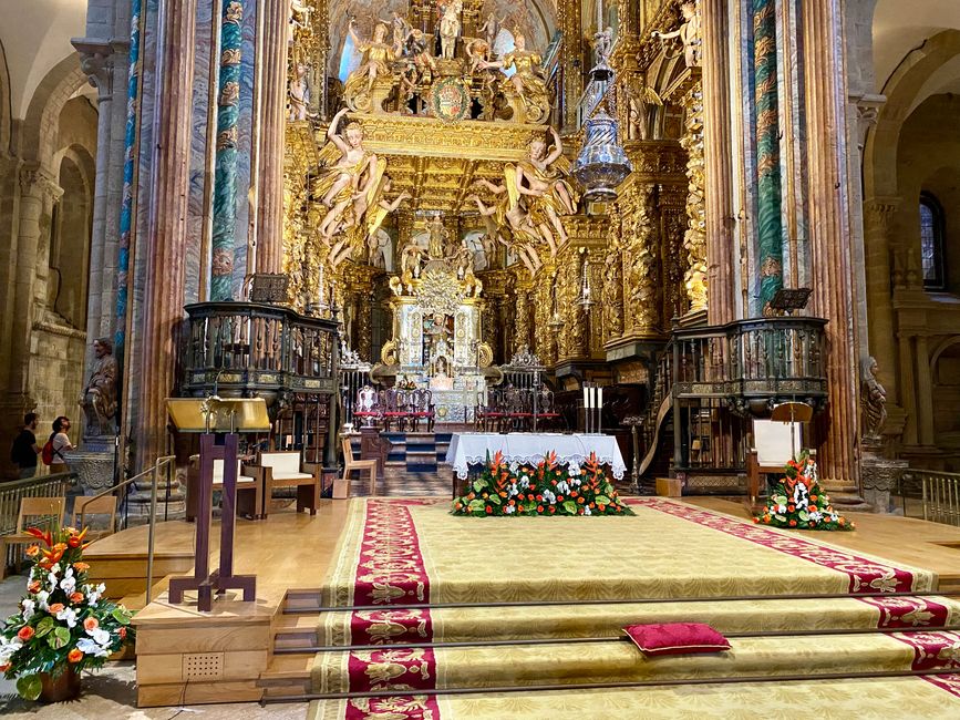 El interior de la catedral con el famoso incensario también lo hemos visitado