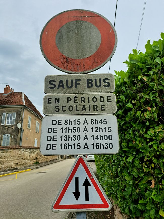 Ancora un misterioso segnale stradale francese...