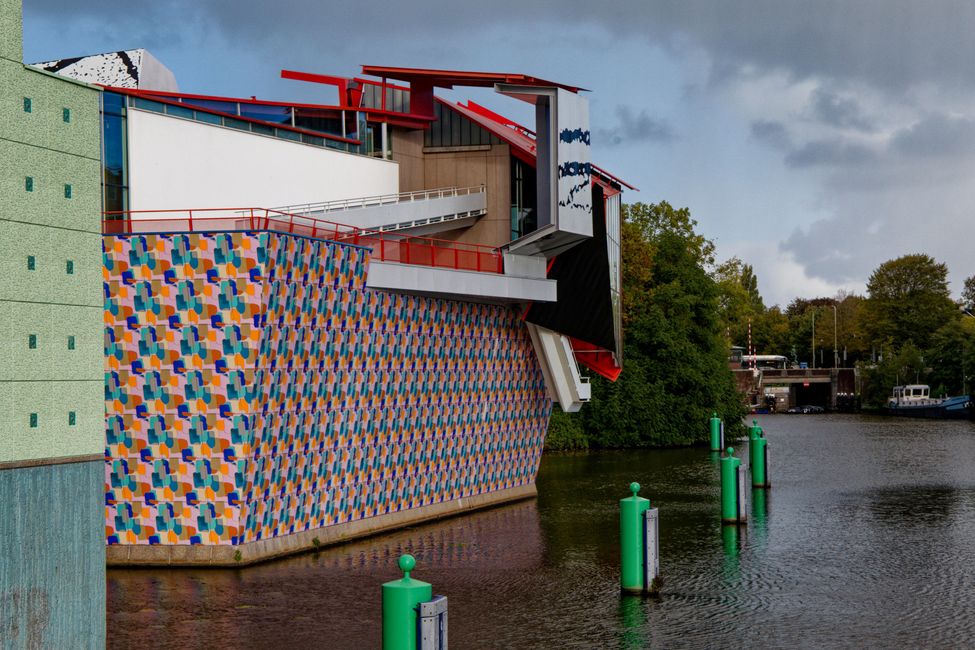 Hochschule, Kirchen, Hausboote und Museum