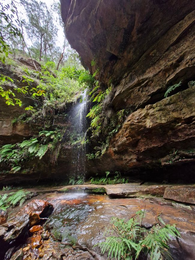 Magischer Wasserfall am Track