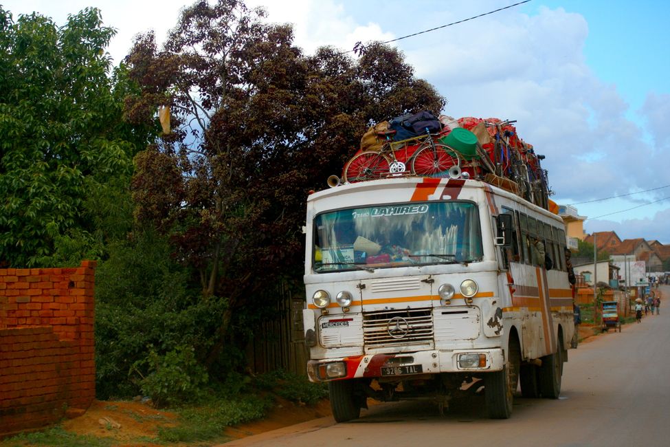 Les taxis d'Antananarivo, il n'y a pas de contrôle technique à Madagascar