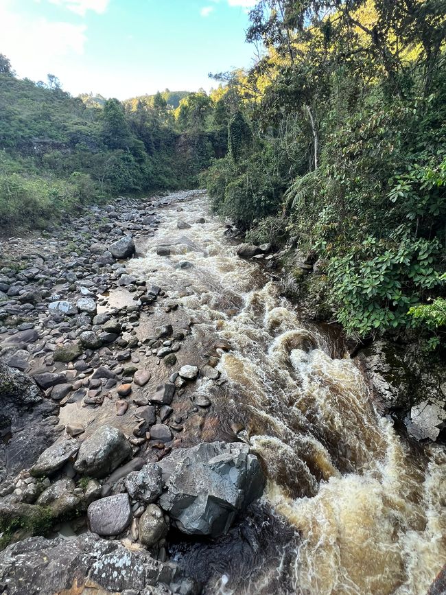 Fast am Ziel: der Zulauf zum größten Wasserfall am Rio Bordones 