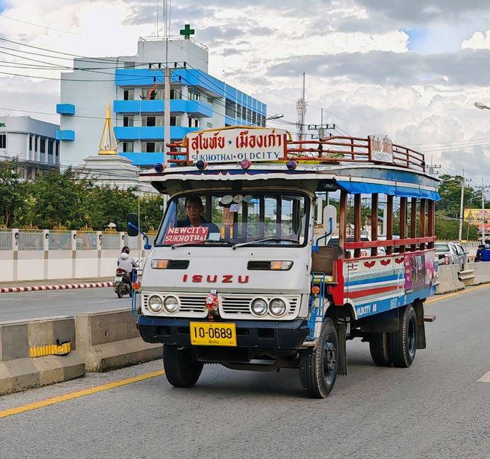 Das Songtheaw, das Alt- und Neu-Sukhothai verbindet, aber nicht am Busbahnhof war