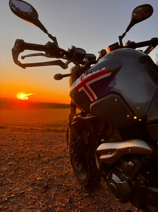 MT03 un "naked bike" pour les chemins de gravier