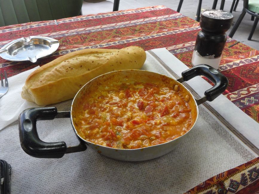 Zum Mittag esse ich Menemen 