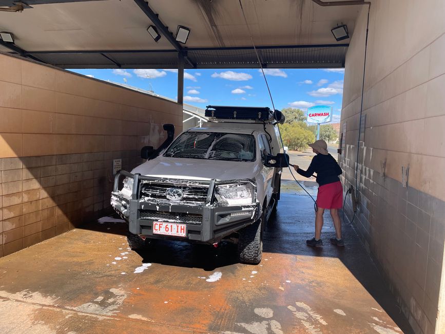 Workin’ at the carwash, yeah