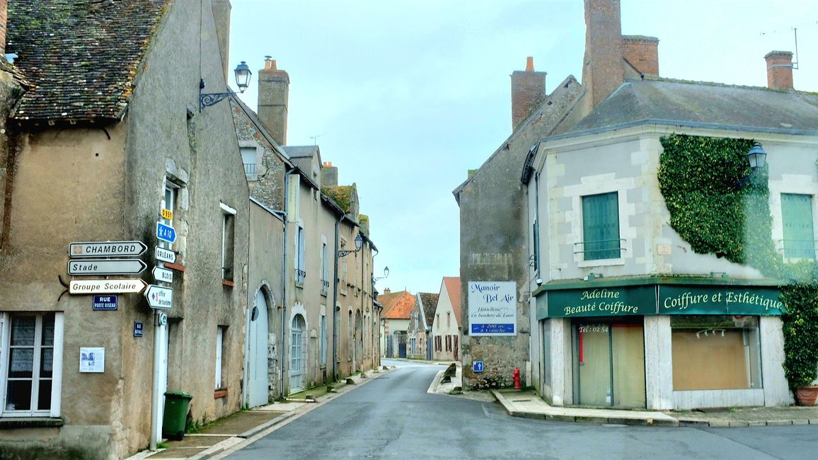 ...in einem kleines Dorf einige Kilometer vor ORLEANS