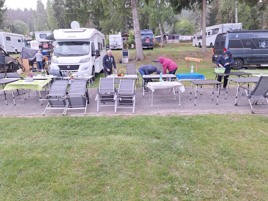 Ein Regenguß verteibt uns