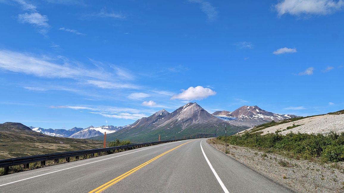 Tag 27: Bärenshow & fantastische Bergwelten - zurück nach Yukon/Kanada