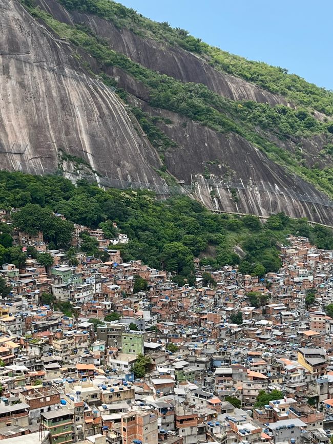 Blick von oben über Rocinha