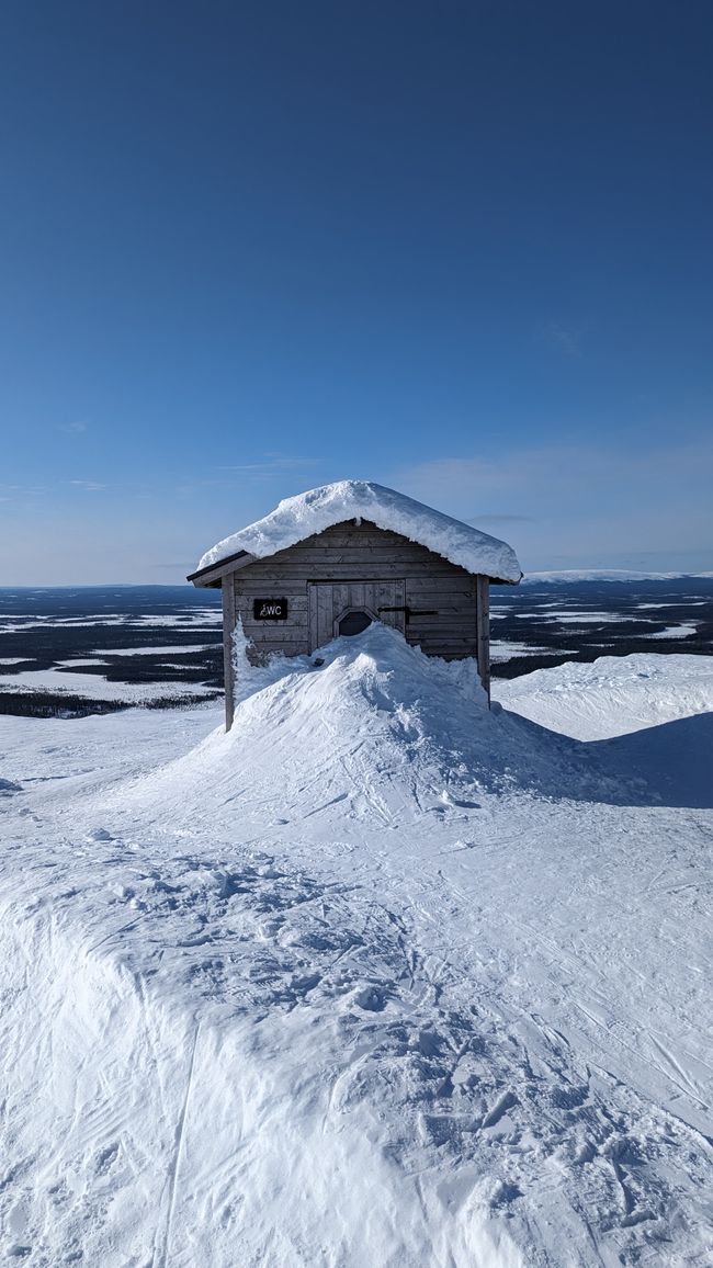 Small hut at the mountain station 