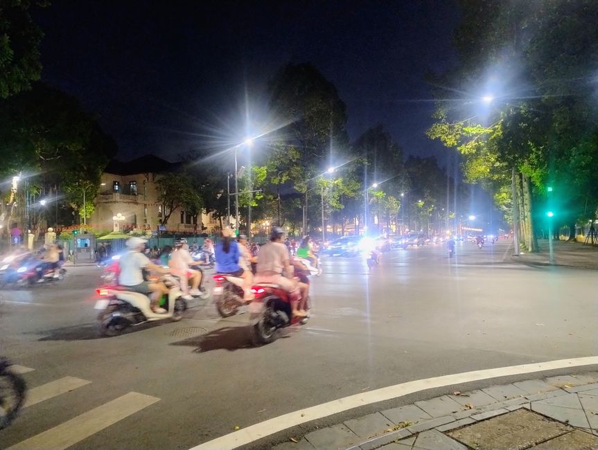 Abendlicher Verkehr in Hanoi 