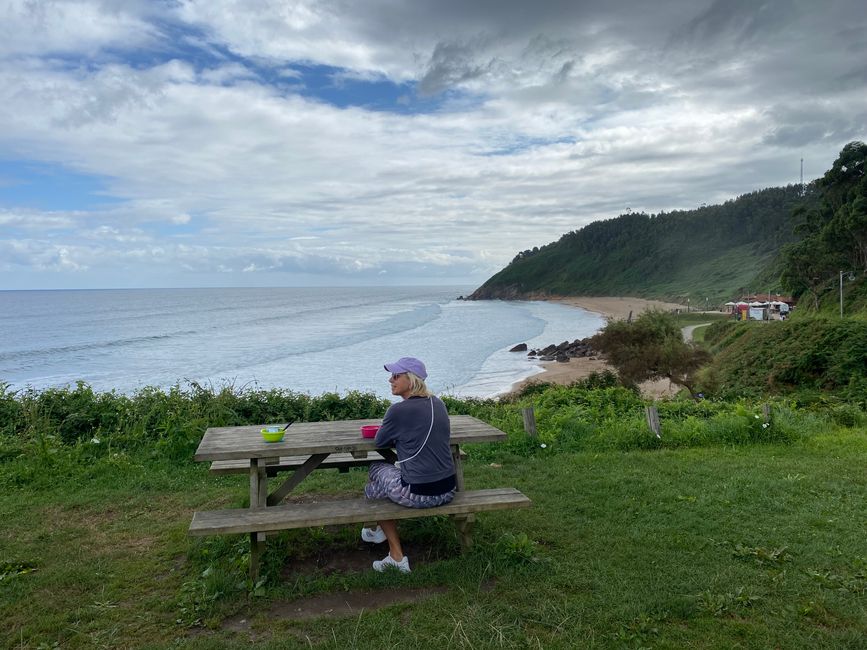 Breakfast with a view - perfect waves rolling in the background!!