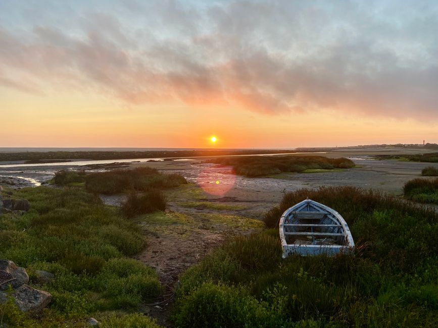 ...como la fotogénica puesta de sol sobre la laguna de agua salada