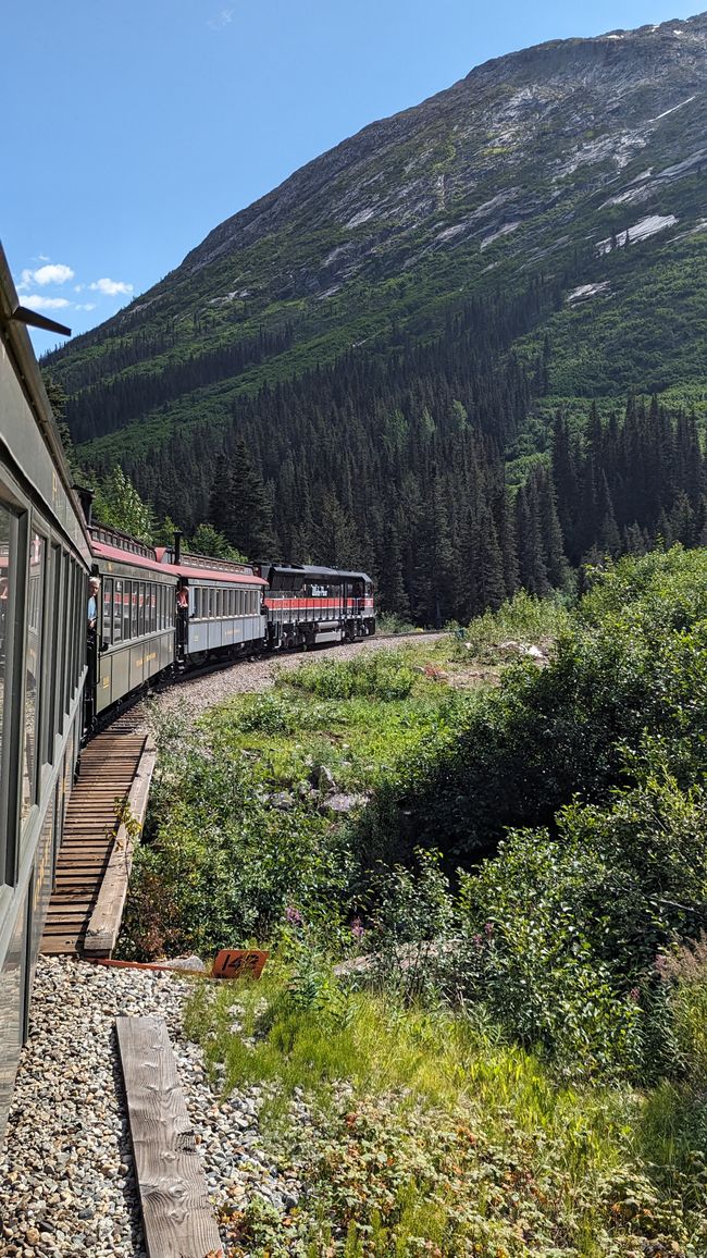 Tag 22: Off to Alaska! A landslide, the White Pass & long trains