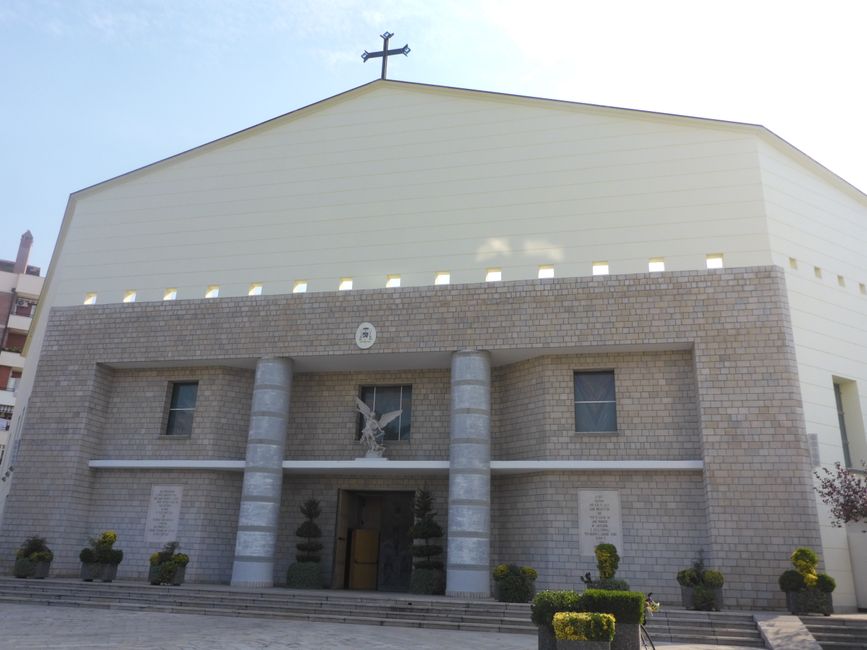 Kirche hier und Moschee gleich neben an