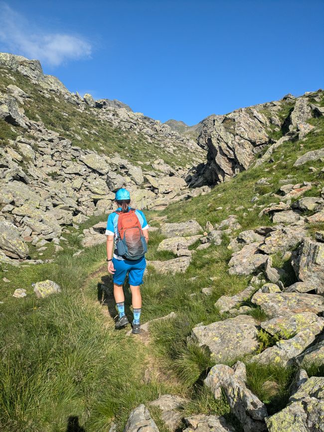 On foot through scree fields