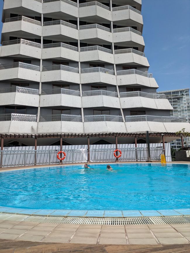 Wir im Pool 