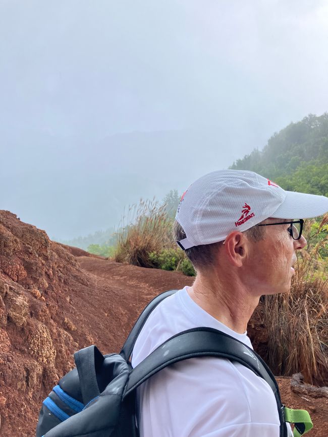 D19 - Yoga, Running and hiking Kukui trail in Waimea canyon with some surprises