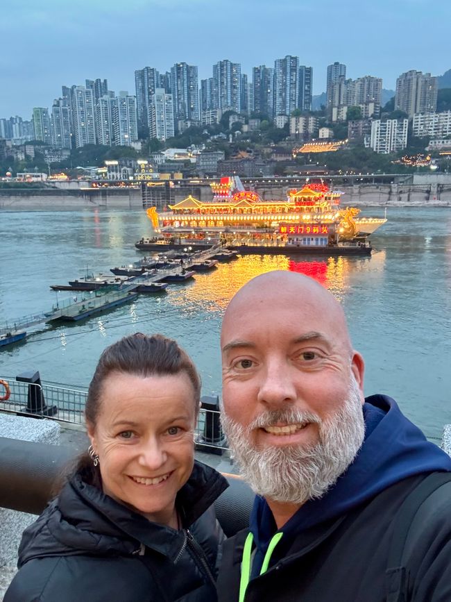 With the Bullet Trains 🚅
CHINA 🇨🇳 & JAPAN 🇯🇵 Discovering      
Part 3: Chongqing