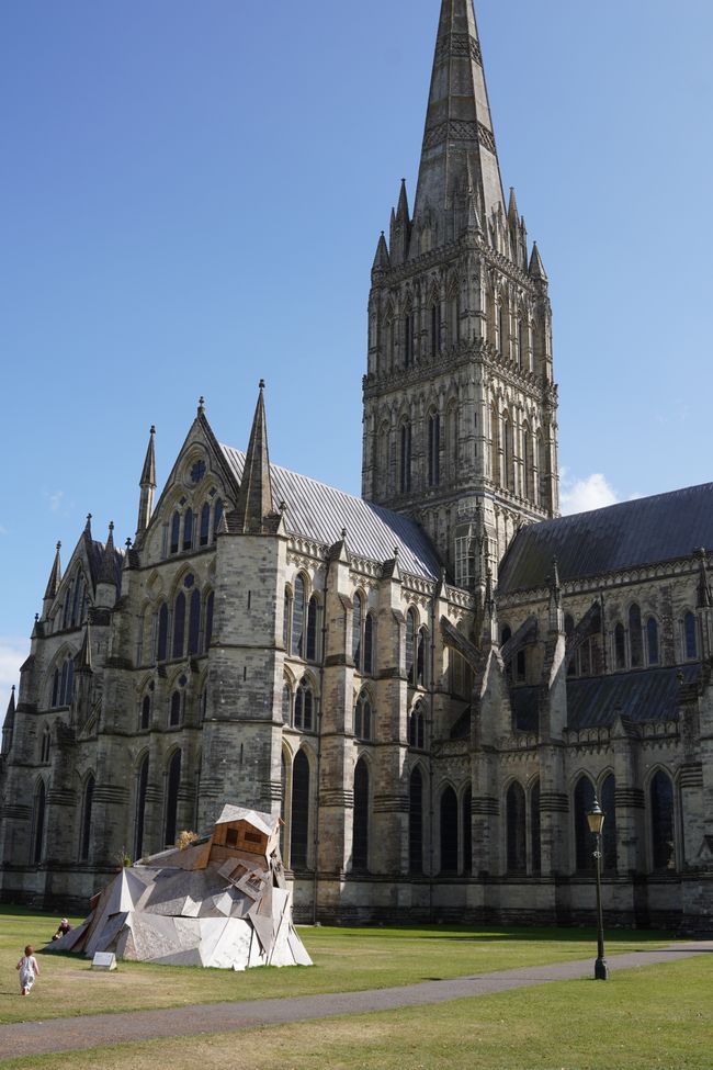 2. Schultag und Salisbury Kathedrale