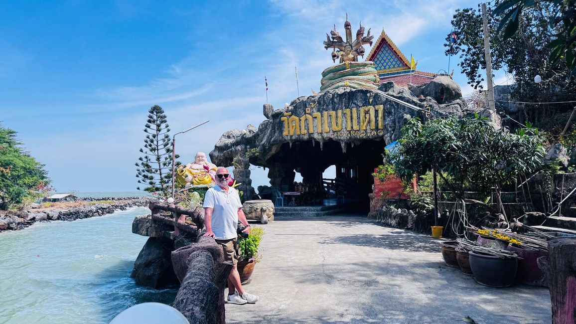 Decorazioni natalizie sulla spiaggia di Pattaya