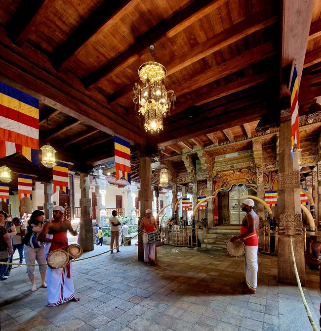 Kandy - Diente de Buda y 'la santa oásis de paz y iluminación'.