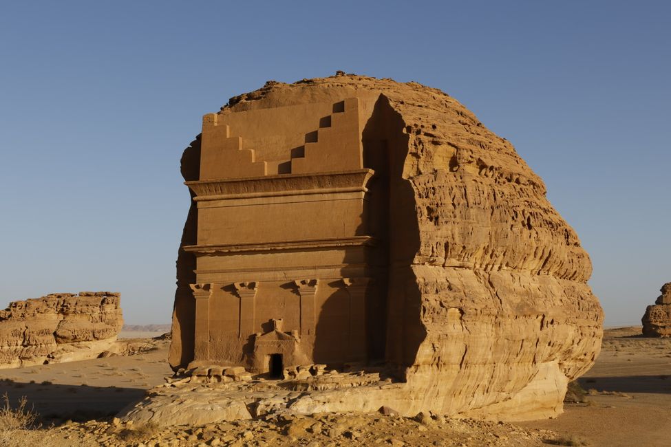 Das Königsgrab von Lihyan, die Walnussartigen Gebilde beherbergen archäologische Schätze .