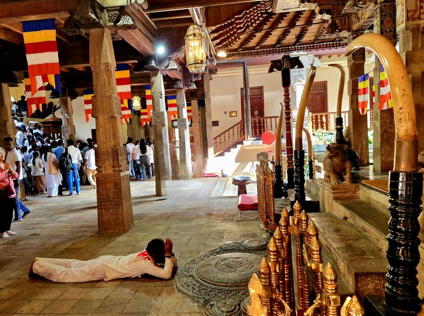 Kandy - Diente de Buda y 'la santa oásis de paz y iluminación'.