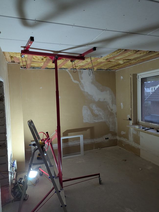 Trockenbau geht super fix voran! Ein Glück hatten wir die Decke damals nachträglich gedämmt