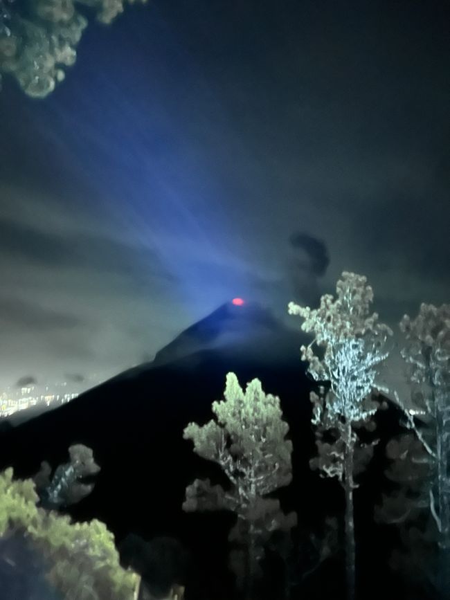 La nuit, de la lave était visible