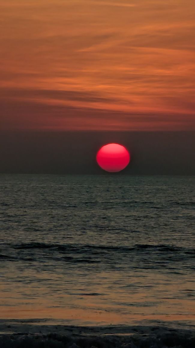 Pools und Strandliegen