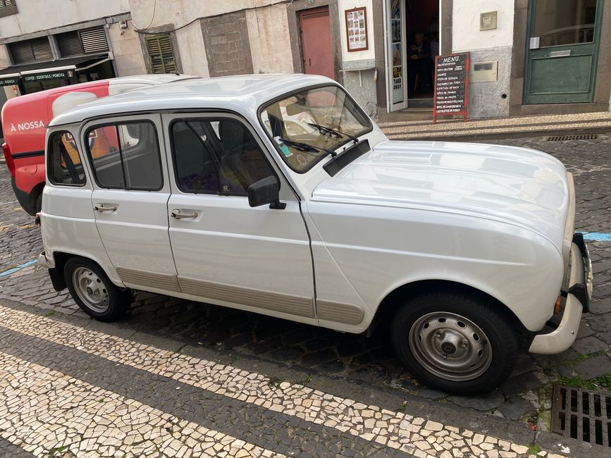 Mein erstes Auto in den 70er Jahren - ein R4 in gutem Zustand